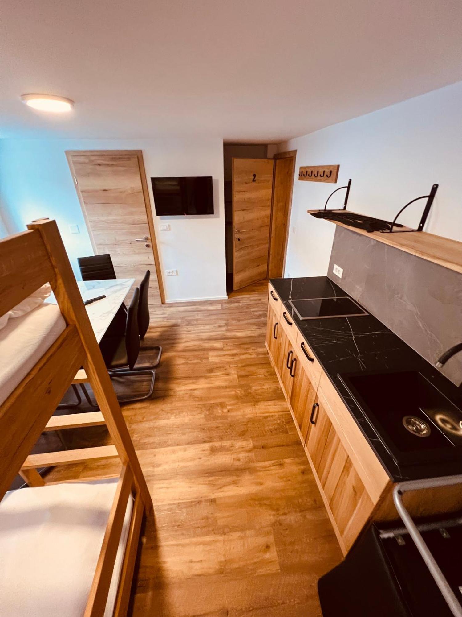 Pjagodic Hotel Cerklje - 5Min To Airport 서클리예나고렌스켐 외부 사진